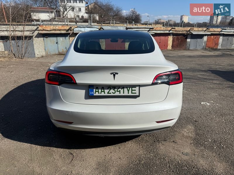 Седан Tesla Model 3 2023 в Києві