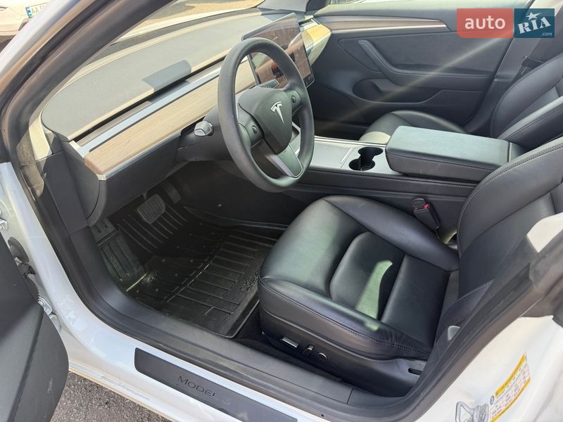 Седан Tesla Model 3 2023 в Києві