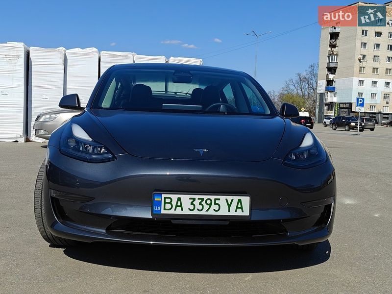 Седан Tesla Model 3 2023 в Кропивницком