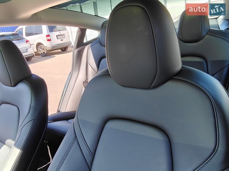Седан Tesla Model 3 2023 в Кропивницком