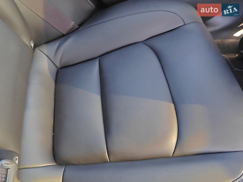 Седан Tesla Model 3 2023 в Кропивницком