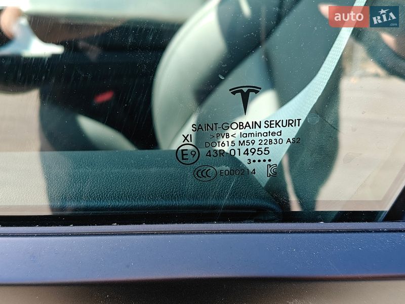 Седан Tesla Model 3 2023 в Кропивницком