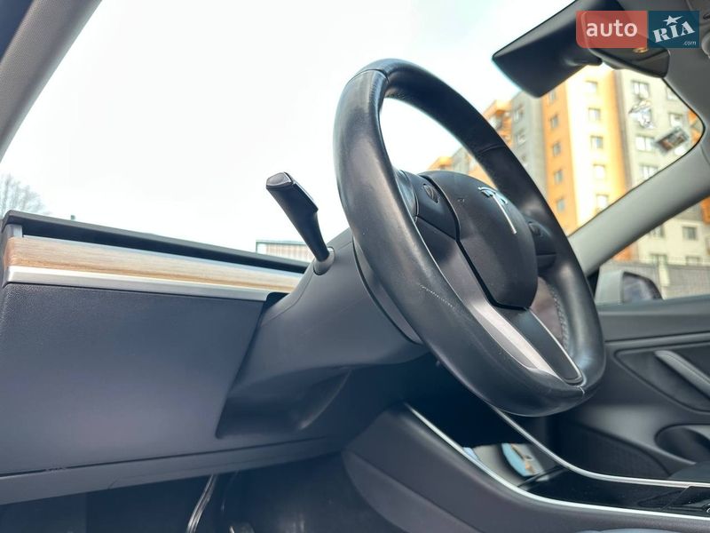 Седан Tesla Model 3 2018 в Виннице