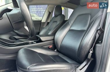 Седан Tesla Model 3 2018 в Виннице