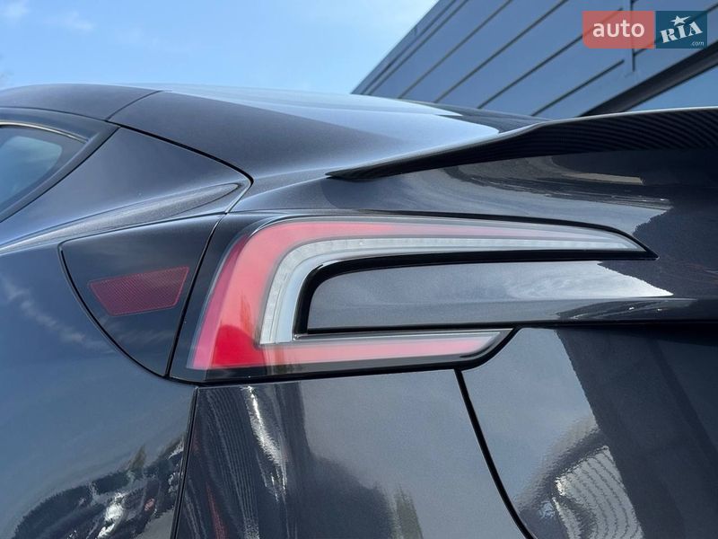 Седан Tesla Model 3 2024 в Рівному