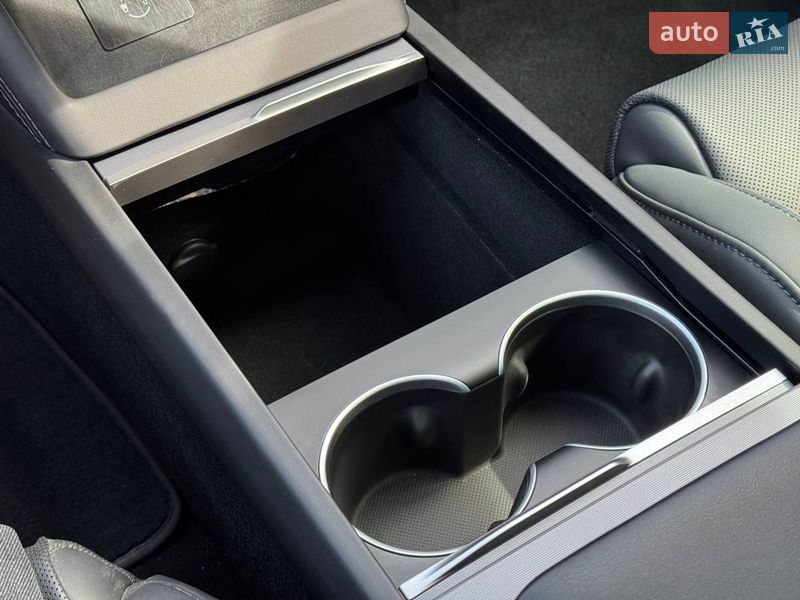 Седан Tesla Model 3 2024 в Рівному