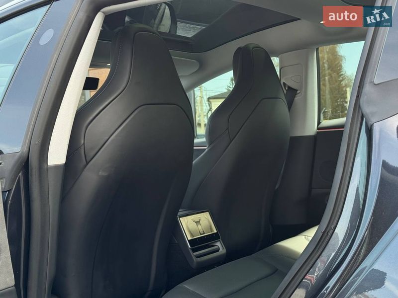 Седан Tesla Model 3 2024 в Рівному