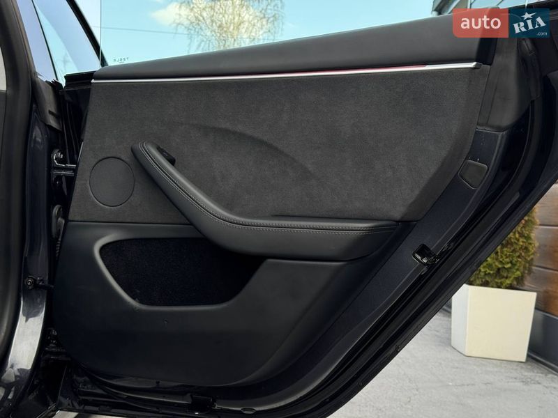 Седан Tesla Model 3 2024 в Рівному