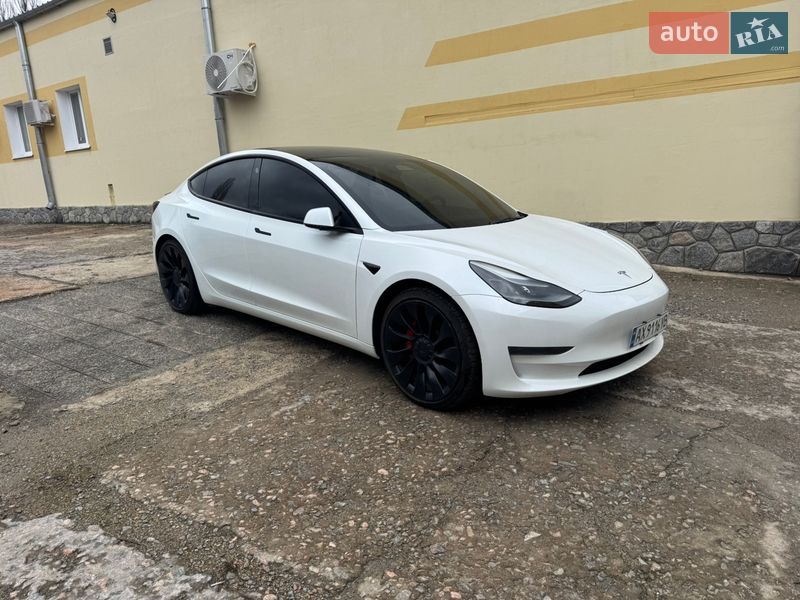 Седан Tesla Model 3 2023 в Харькове