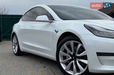 Седан Tesla Model 3 2019 в Самборі