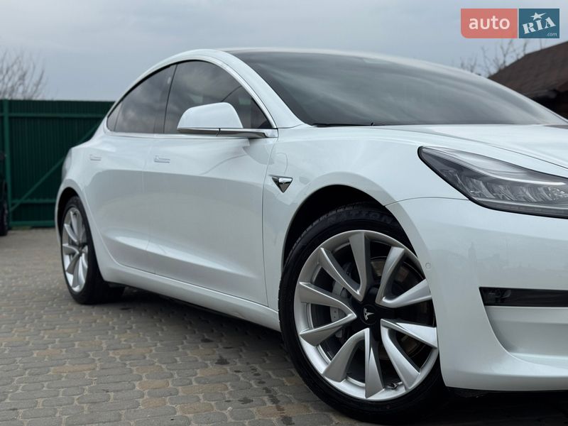 Седан Tesla Model 3 2019 в Самборе