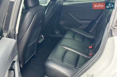 Седан Tesla Model 3 2019 в Самборі