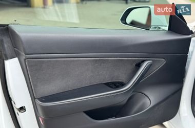 Седан Tesla Model 3 2019 в Самборі
