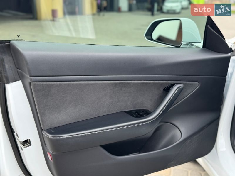 Седан Tesla Model 3 2019 в Самборе