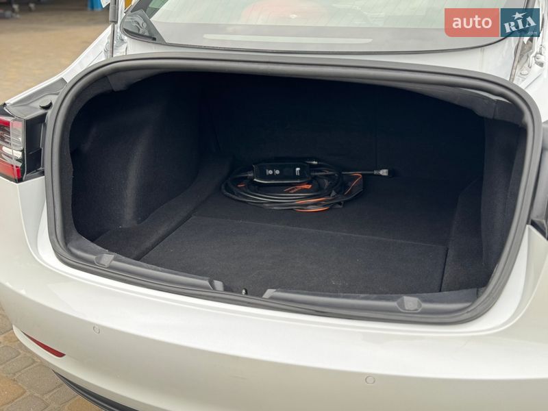 Седан Tesla Model 3 2019 в Самборе