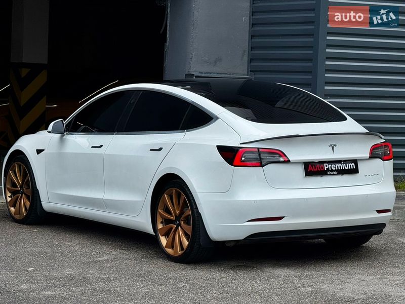 Седан Tesla Model 3 2020 в Харкові