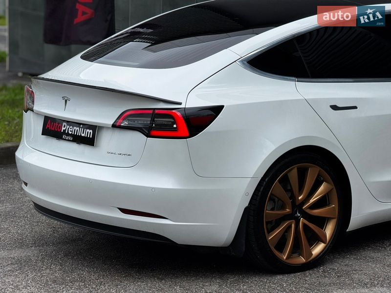 Седан Tesla Model 3 2020 в Харкові