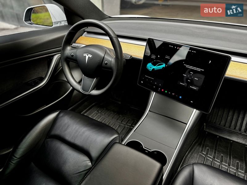 Седан Tesla Model 3 2020 в Харкові