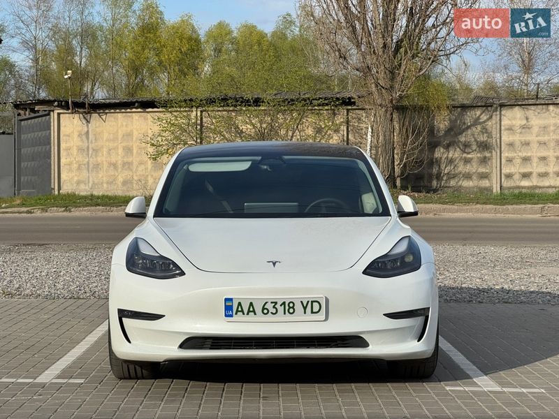 Седан Tesla Model 3 2023 в Києві