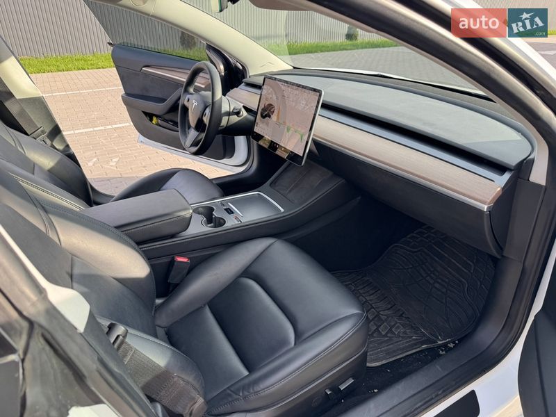 Седан Tesla Model 3 2023 в Києві