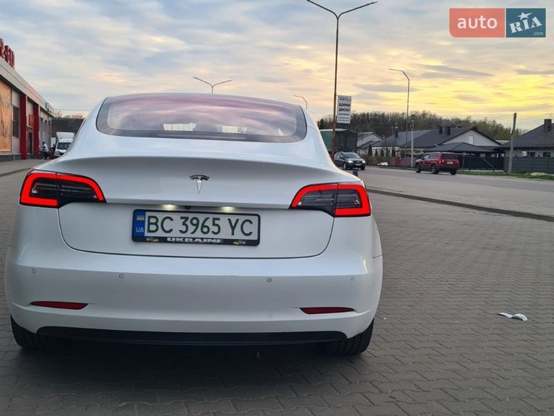 Седан Tesla Model 3 2017 в Нововолынске