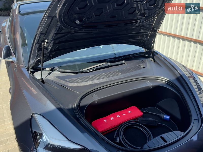 Седан Tesla Model 3 2019 в Виннице