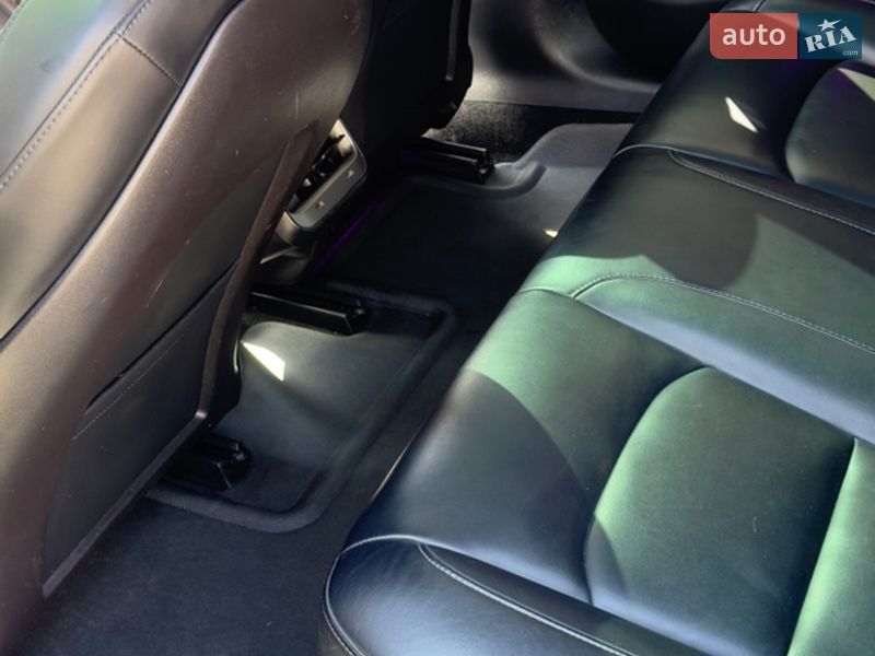 Седан Tesla Model 3 2019 в Виннице
