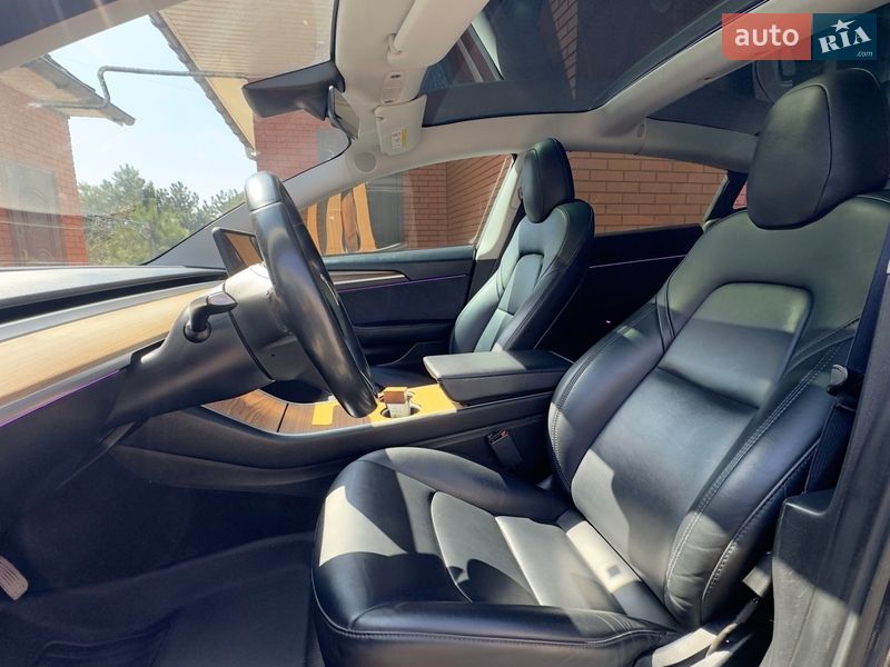Седан Tesla Model 3 2019 в Виннице