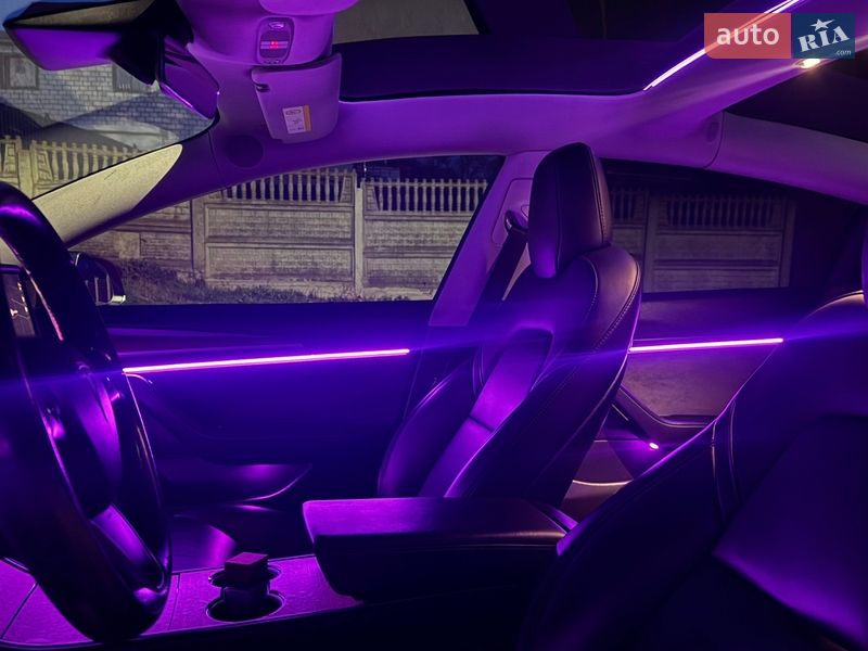 Седан Tesla Model 3 2019 в Виннице