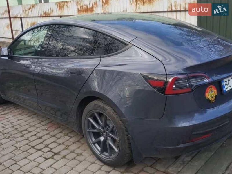 Седан Tesla Model 3 2022 в Львове