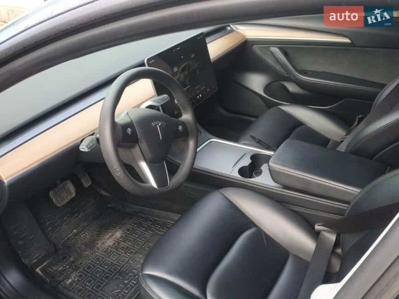 Седан Tesla Model 3 2022 в Львове