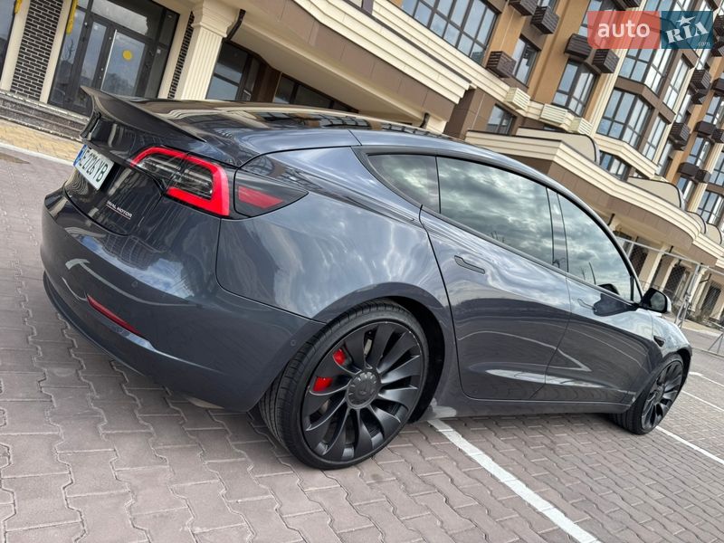 Седан Tesla Model 3 2022 в Києві