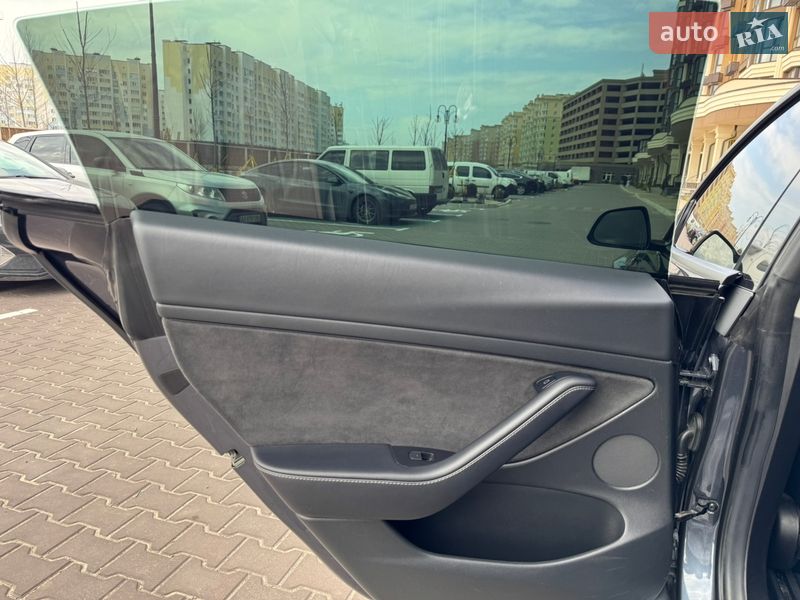 Седан Tesla Model 3 2022 в Києві