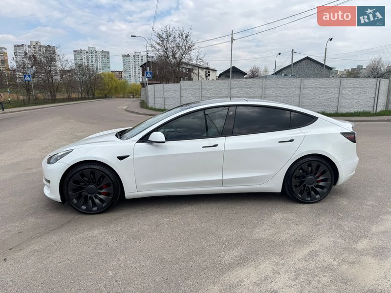 Седан Tesla Model 3 2022 в Києві