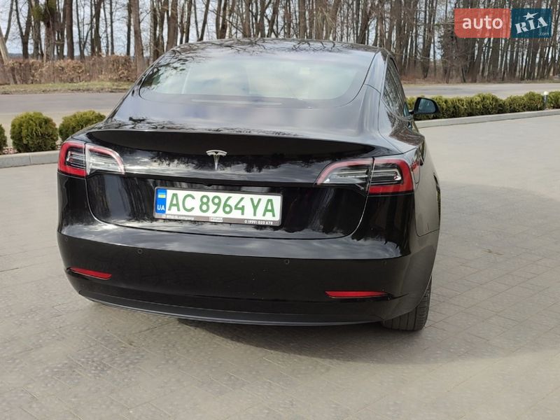 Седан Tesla Model 3 2021 в Луцьку