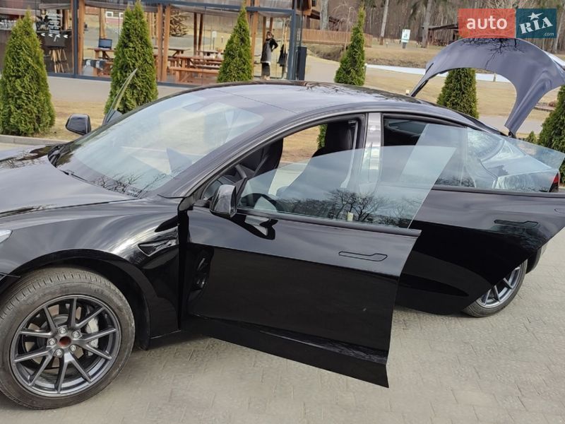 Седан Tesla Model 3 2021 в Луцьку