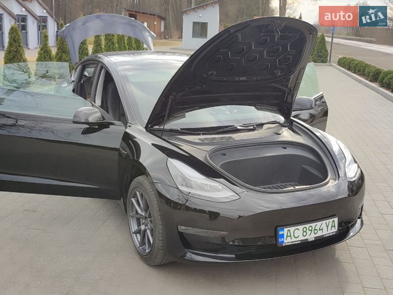 Седан Tesla Model 3 2021 в Луцьку