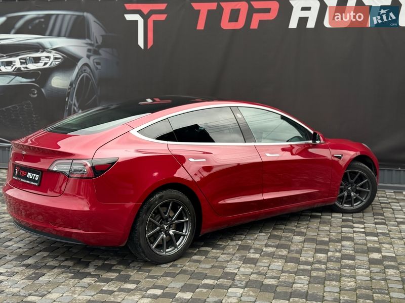 Седан Tesla Model 3 2018 в Львові