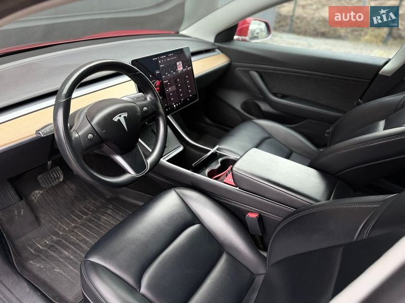 Седан Tesla Model 3 2018 в Львові