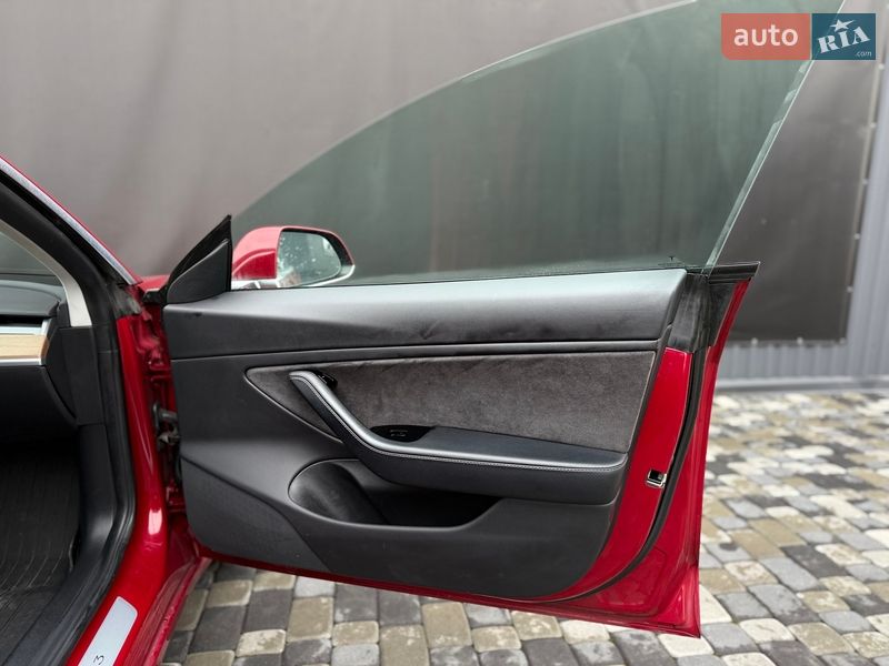 Седан Tesla Model 3 2018 в Львові