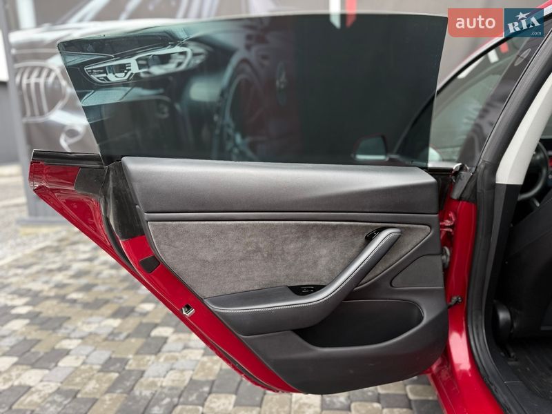 Седан Tesla Model 3 2018 в Львові