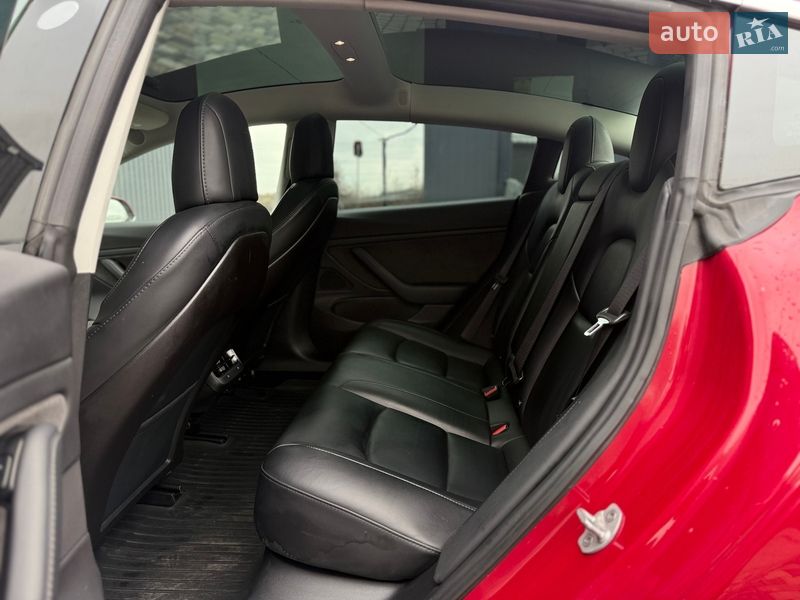 Седан Tesla Model 3 2018 в Львові