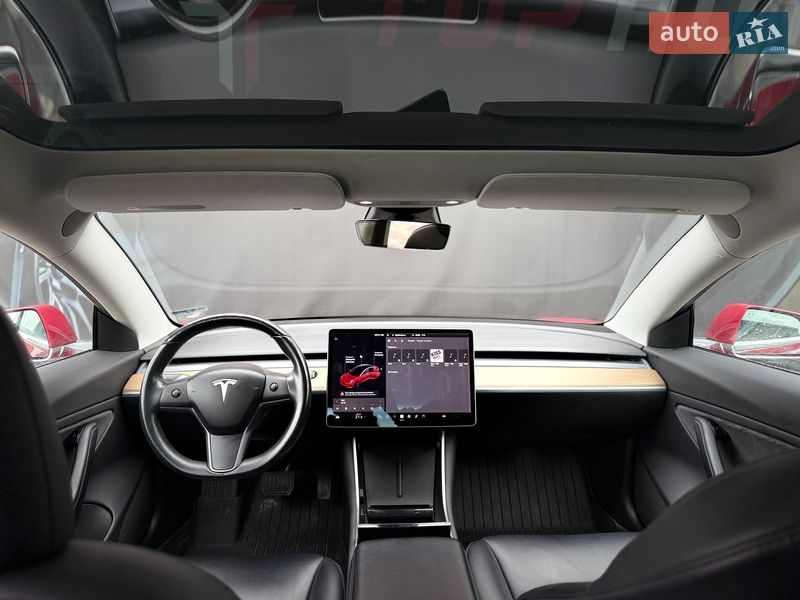 Седан Tesla Model 3 2018 в Львові