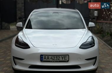Седан Tesla Model 3 2022 в Богуславе