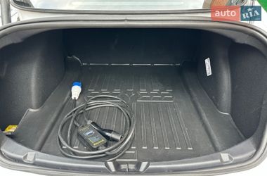 Седан Tesla Model 3 2022 в Богуславі