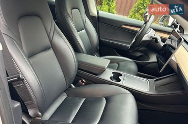 Седан Tesla Model 3 2022 в Богуславі