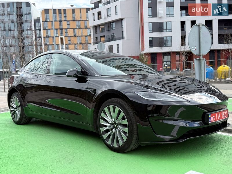 Седан Tesla Model 3 2024 в Києві