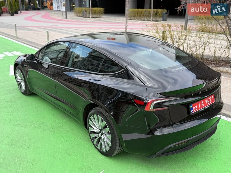 Седан Tesla Model 3 2024 в Києві