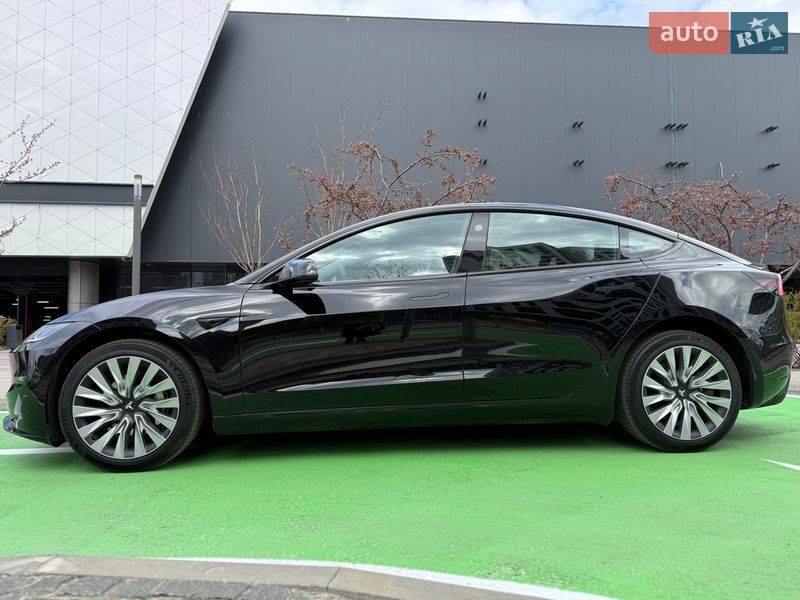 Седан Tesla Model 3 2024 в Києві