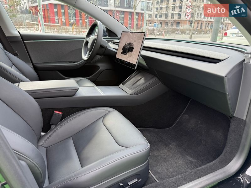 Седан Tesla Model 3 2024 в Києві